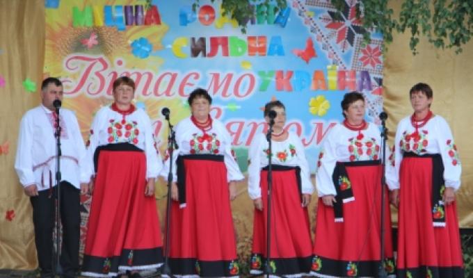 Районний огляд-конкурс самодіяльної народної творчості «Мій край-моя земля» триває