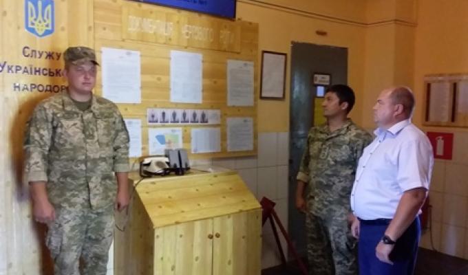 Перший заступник голови райдержадміністрації Віталій Рукавіцин відвідав військову частину А-0523 смт Мілове