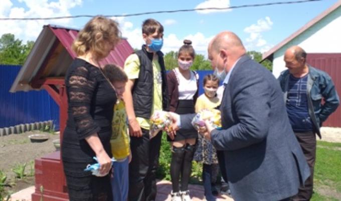 Діти отримали подарунки в День захисту дітей