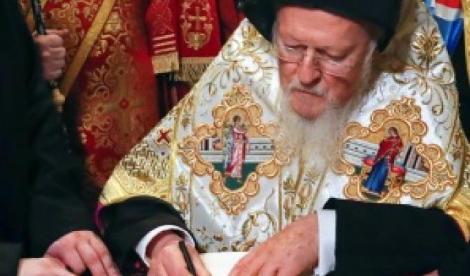 Томос підписаний всіма членами Синоду