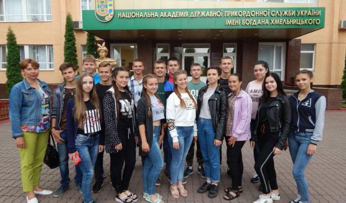 Школярі Міловщини завітали до  Національної академії Державної прикордонної служби імені Богдана Хмельницького