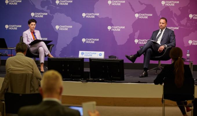 Україна використовує всі можливі переговорні майданчики для завершення війни на Донбасі – Андрій Єрмак в Chatham House