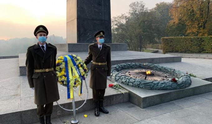 Володимир Зеленський вшанував пам’ять українців, які віддали своє життя під час визволення України від нацистських загарбників