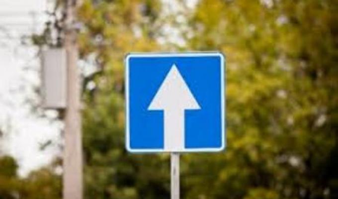 До уваги мешканців Міловського району! У Міловому по вулиці Дружби Народів запроваджено односторонній рух автотранспорту 