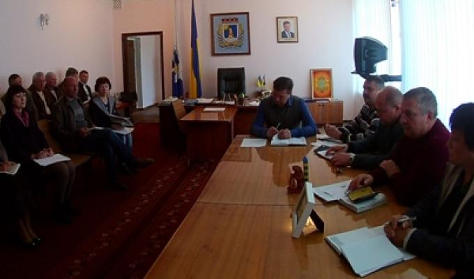 У райдержадміністрації обговорено проблемні питання підготовки до опалювального періоду