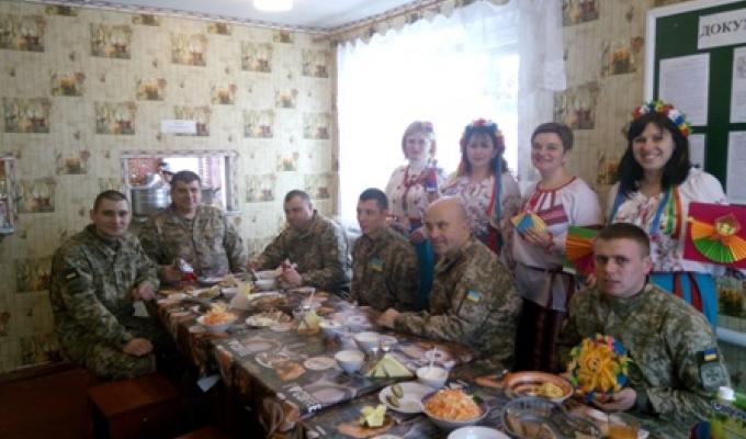 Міловчани привітали із Масляною прикордонників у місті Щастя 