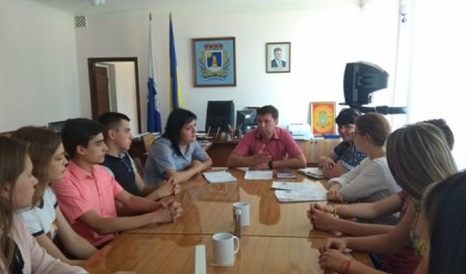 Голова  райдержадміністрації зустрівся з молодіжними активістами селища
