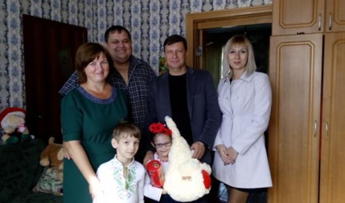 Голова Міловської райдержадміністрації Артур Король привітав  дітей-сиріт та дітей, позбавлених батьківського піклування з нагоди свята Дня усиновлення
