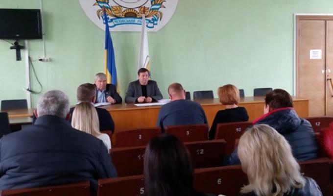 У Міловській райдержадміністрації проведено нараду з питань здійснення розрахунків сільгоспвиробників з пайщиками за користування земельними ділянками