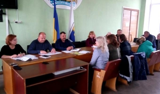 Актуальні проблеми соціального обслуговування внутрішньо переміщених осіб у Міловському районі обговорено у райдержадміністрації під час круглого столу