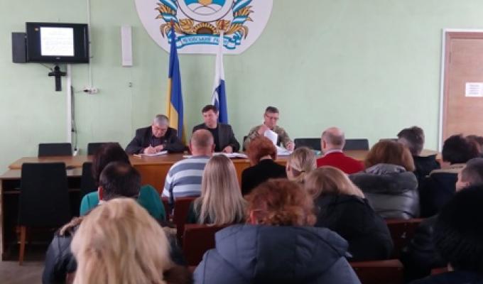 Голова райдержадміністрації Артур Король провів нараду  з керівниками установ і підприємств району щодо введення воєнного стану на території окремих областей України