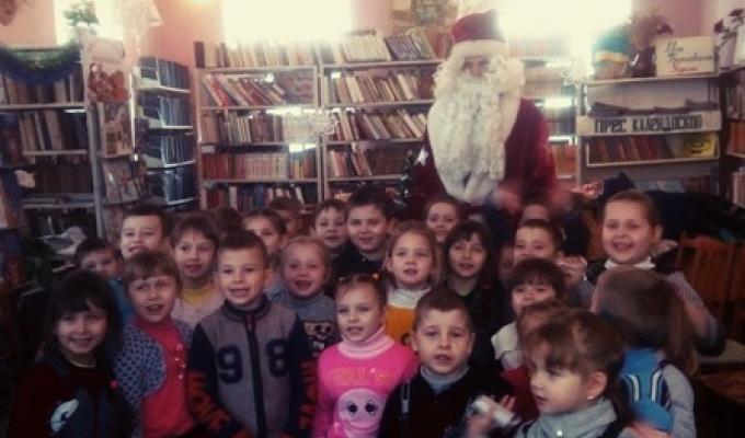 Стелить сніг у даль без краю шлях Святого Миколаю