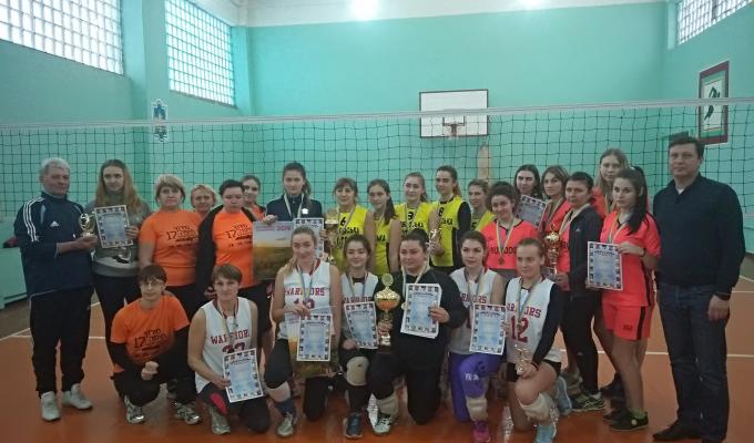 На Міловщині пройшов традиційний новорічний відкритий кубок Луганської області з волейболу серед жіночих команд