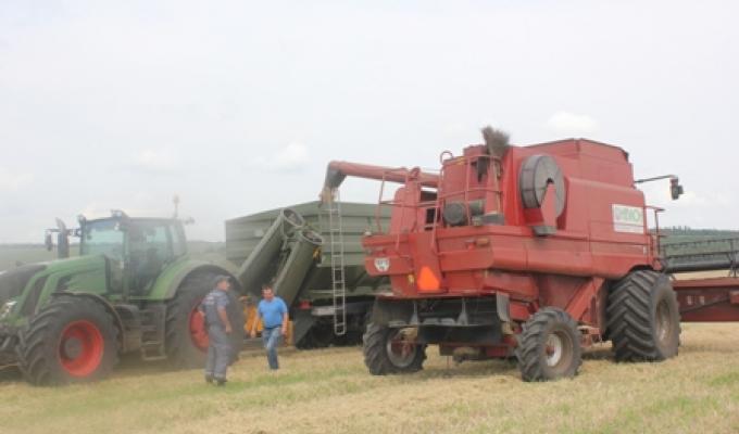 У Міловському районі продовжується жнивна кампанія