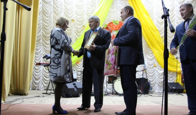 На Міловщині привітали освітян з професійним святом