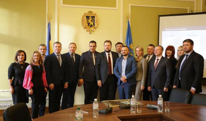 У День 100-річчя Західноукраїнської Народної Республіки Луганщина і Львівщина домовились продовжувати змінювати країну разом