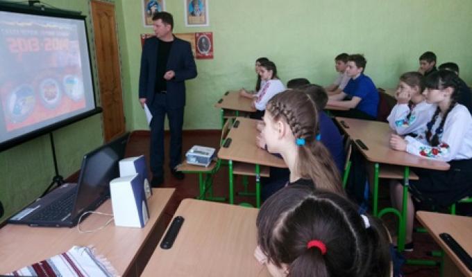 Голова райдержадміністрації Артур Король розповів школярам про події на Майдані