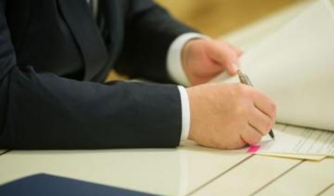 Актуальний коментар: Президент підписав закон щодо умов забезпечення соціальним житлом внутрішньо переміщених осіб