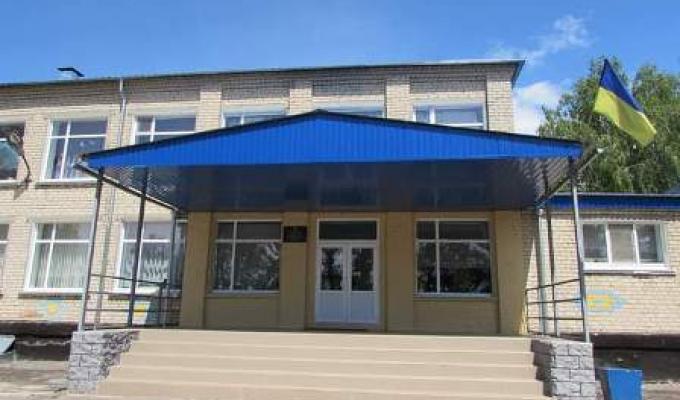 В Міловському районі активно триває підготовка шкіл  до нового начального року