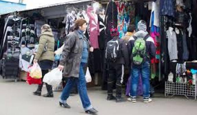 Уряд відновлює роботу непродовольчих ринків