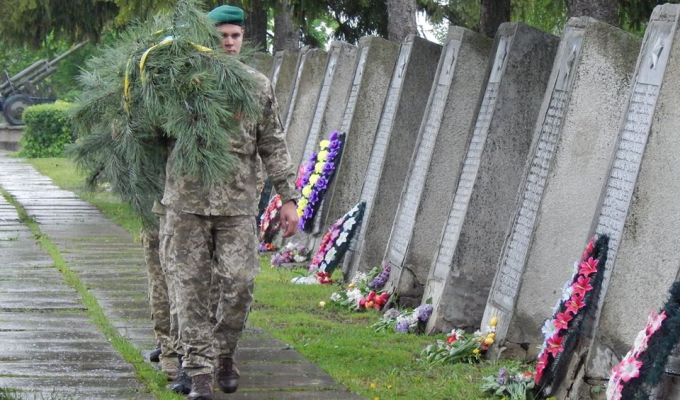 Оголошено патріотичну акцію «Тих днів не змовкне слава»