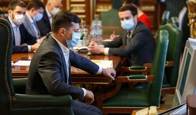 Президент вимагає від Кабміну чіткої комунікації щодо карантину, економічних програм для подолання бідності та створення всіх умов для виготовлення вакцин в Україні