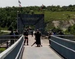 Незаконні збройні формування блокують роботу КПВВ «Станиця Луганська» 