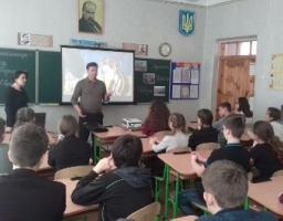 Напередодні Дня Гідності та Свободи голова райдержадміністрації Артур Король зустрівся з учнями Міловської гімназії 