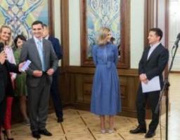 Глава держави підписав указ щодо підтримки сімей, які виховують дітей-сиріт і дітей, позбавлених батьківського піклування