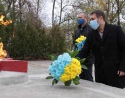 «Вигнання нацистів з України почалося саме з Луганщини», – Сергій Гайдай узяв участь у заходах до 76-ї річниці визволення України від нацистських загарбників
