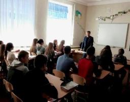 Напередодні Дня захисника України голова Міловської райдержадміністрації Артур Король зустрівся з школярами Міловської гімназії