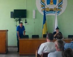 У райдержадміністрації обговорено питання підключення водокористувачів селища до нової мережі водогону