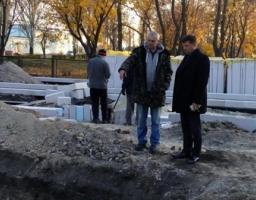 Голова райдержадміністрації Артур Король оглянув місце будівництва селищної амбулаторії загальної практики