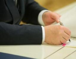 Актуальний коментар: Президент підписав закон щодо умов забезпечення соціальним житлом внутрішньо переміщених осіб