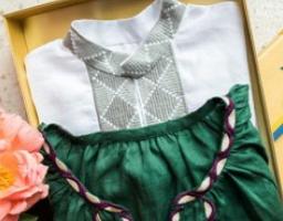 До Всесвітнього дня вишиванки Володимир та Олена Зеленські подарували вишиті сорочки лідерам світових держав