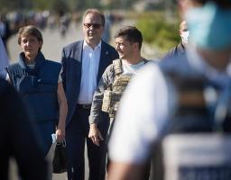 Міст через річку Сіверський Донець має суто гуманітарну місію, але ним ми показуємо тій стороні: дивіться, як можна жити у своїй країні – Володимир Зеленський