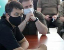 Ми повинні створювати такі умови, щоб люди з тимчасово окупованих територій бачили, до чого потрібно прагнути. І нам це вдається, – Дмитро Разумков на Луганщині