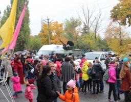 До Дня захисника України у Міловому відбулась виставка військової техніки